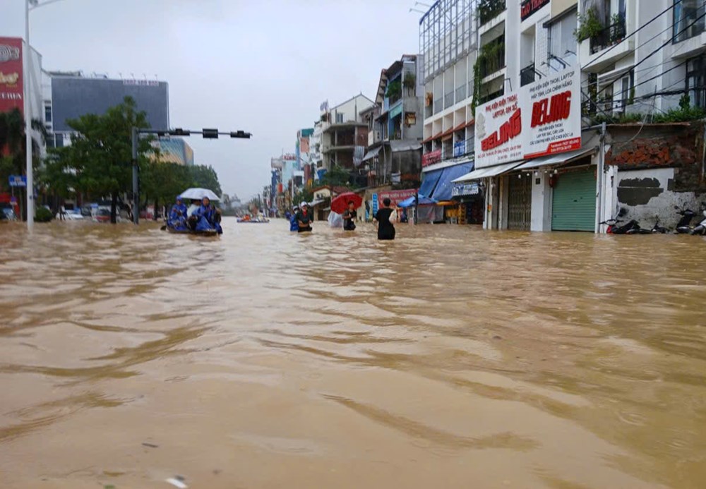 Mưa lũ lịch sử ở Huế, 32 phường, xã chìm trong nước  - ảnh 3