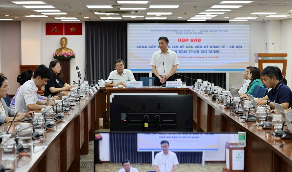 Sở Văn hóa và Thể thao TP.HCM sẽ siết chặt chuẩn mực nghệ sĩ trong các sự kiện, lễ hội lớn - ảnh 1