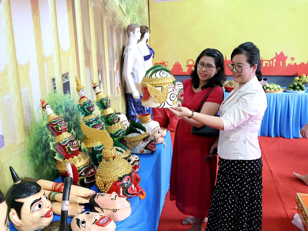 Khai mạc trưng bày các sản phẩm đặc trưng của đồng bào Khmer - ảnh 5