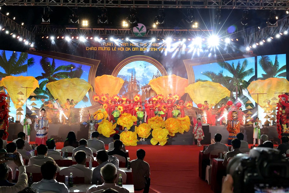 Tuần lễ VHTTDL chào mừng Lễ hội Ok Om Bok tỉnh Vĩnh Long 2025 diễn ra đến 5.11 - ảnh 4