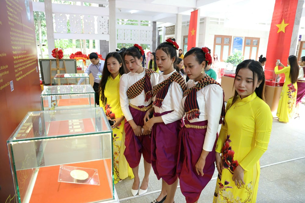 Khai mạc chuỗi hoạt động kỷ niệm Ngày Di sản văn hóa Việt Nam 23.11 - ảnh 6