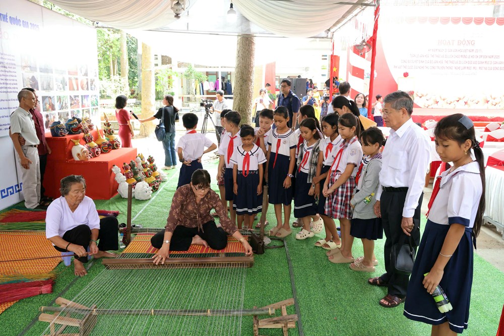 Khai mạc chuỗi hoạt động kỷ niệm Ngày Di sản văn hóa Việt Nam 23.11 - ảnh 7