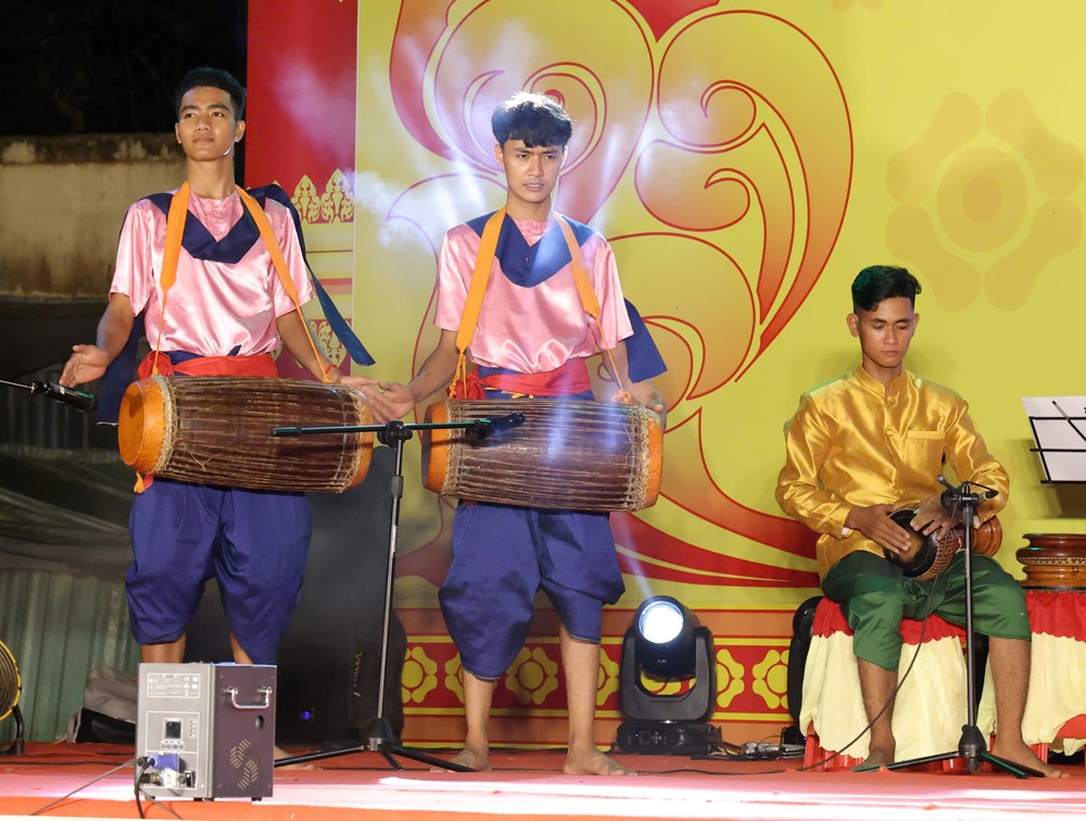Hội thi nhạc cụ Khmer 2025 rộn ràng tại Ao Bà Om - Vĩnh Long - ảnh 8