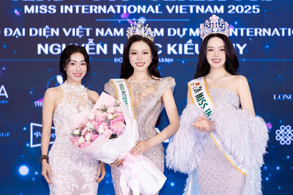 Hoa hậu Kiều Duy mang trang phục dân tộc 'Cửu Long Ẩn Vân' đến Miss International 2025 - ảnh 2