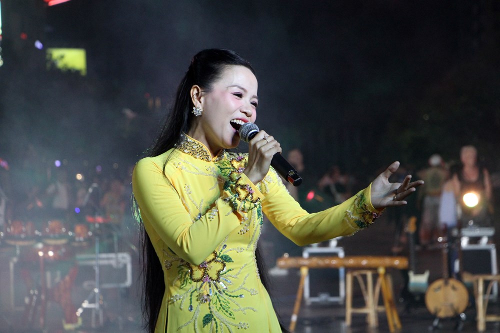 Biểu diễn nghệ thuật dân tộc và đương đại trên phố đi bộ Nguyễn Huệ - ảnh 5