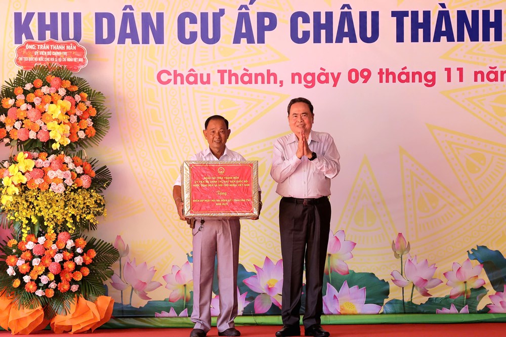 Chủ tịch Quốc hội dự Ngày hội Đại đoàn kết toàn dân tộc tại Cần Thơ - ảnh 9
