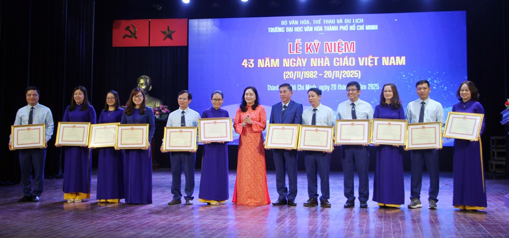 Trường ĐH Văn hóa TP.HCM kỷ niệm Ngày Nhà giáo Việt Nam 20.11 - ảnh 3