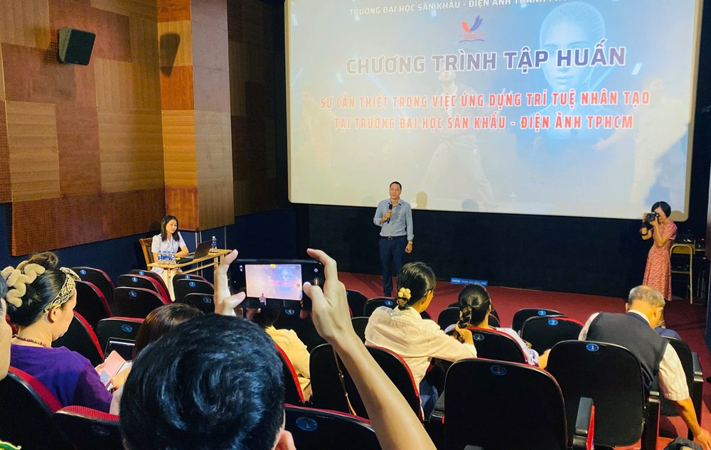 Trường ĐH Sân khấu–Điện ảnh TP.HCM tổ chức tập huấn về ứng dụng trí tuệ nhân tạo - ảnh 1