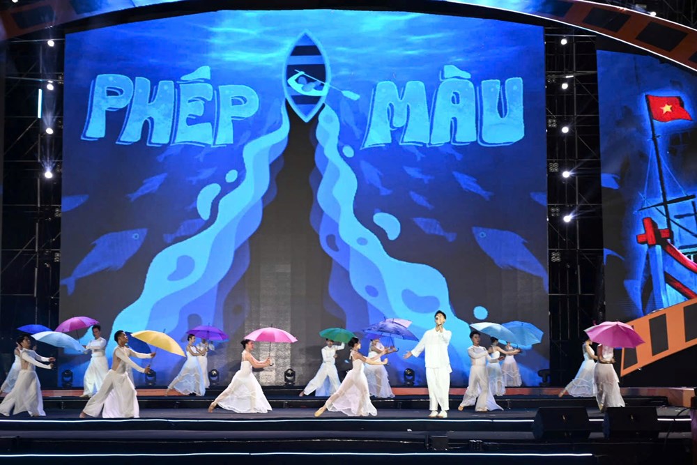 TP.HCM bừng sáng đêm khai mạc LHP Việt Nam và đón nhận danh hiệu UNESCO ‘Thành phố sáng tạo toàn cầu về điện ảnh’ - ảnh 19