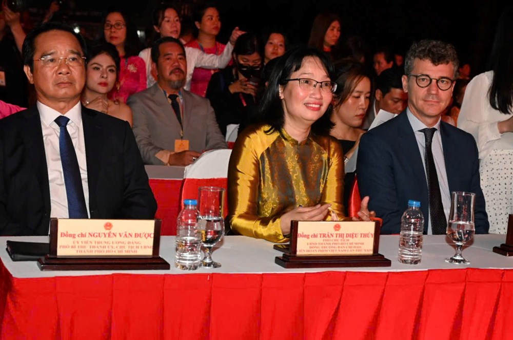 TP.HCM bừng sáng đêm khai mạc LHP Việt Nam và đón nhận danh hiệu UNESCO ‘Thành phố sáng tạo toàn cầu về điện ảnh’ - ảnh 6