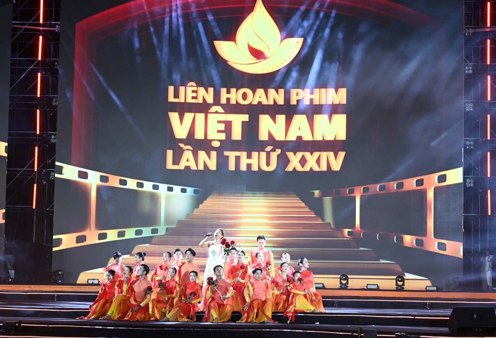 TP.HCM bừng sáng đêm khai mạc LHP Việt Nam và đón nhận danh hiệu UNESCO ‘Thành phố sáng tạo toàn cầu về điện ảnh’ - ảnh 16