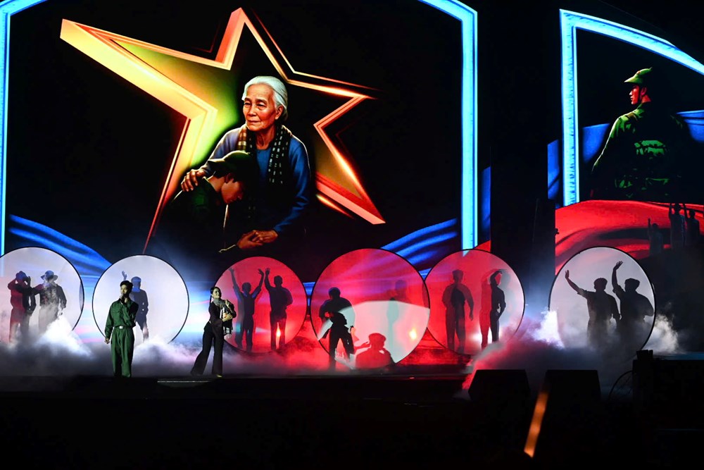 TP.HCM bừng sáng đêm khai mạc LHP Việt Nam và đón nhận danh hiệu UNESCO ‘Thành phố sáng tạo toàn cầu về điện ảnh’ - ảnh 23