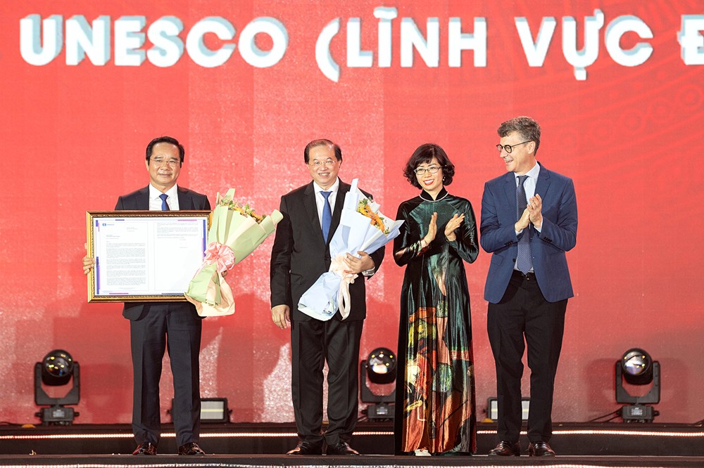 TP.HCM bừng sáng đêm khai mạc LHP Việt Nam và đón nhận danh hiệu UNESCO ‘Thành phố sáng tạo toàn cầu về điện ảnh’ - ảnh 11