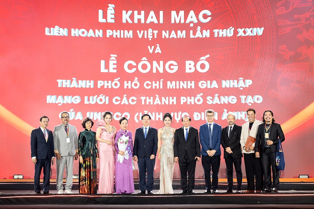 TP.HCM bừng sáng đêm khai mạc LHP Việt Nam và đón nhận danh hiệu UNESCO ‘Thành phố sáng tạo toàn cầu về điện ảnh’ - ảnh 28
