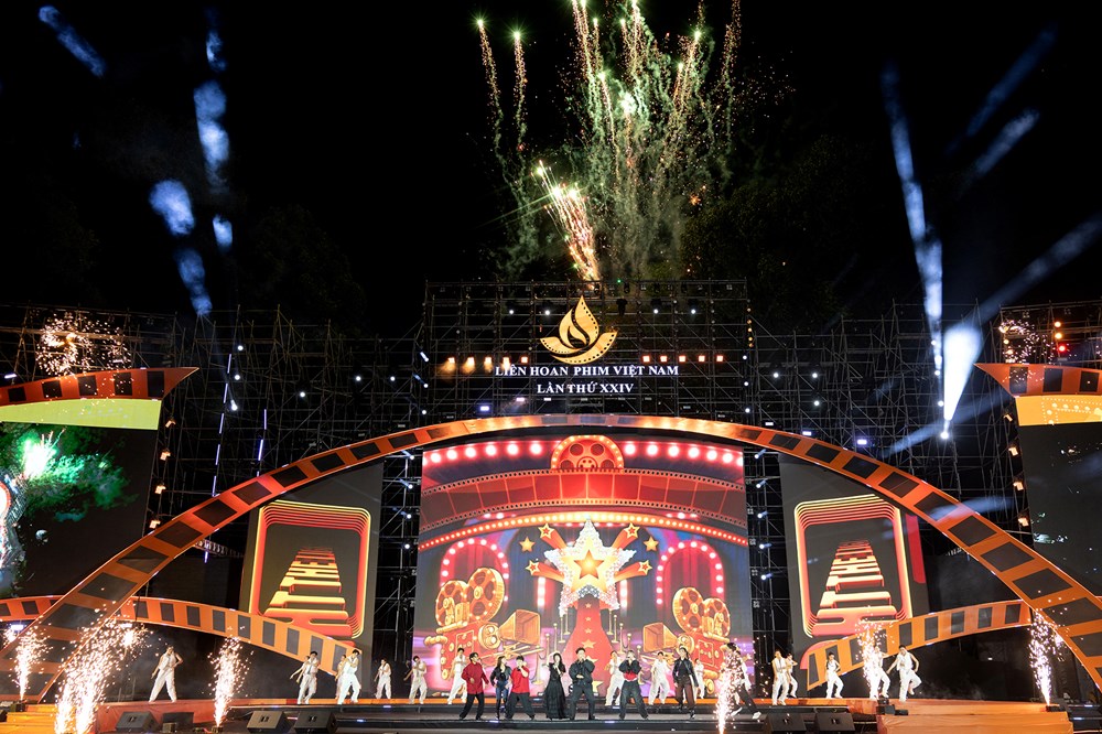 TP.HCM bừng sáng đêm khai mạc LHP Việt Nam và đón nhận danh hiệu UNESCO ‘Thành phố sáng tạo toàn cầu về điện ảnh’ - ảnh 8