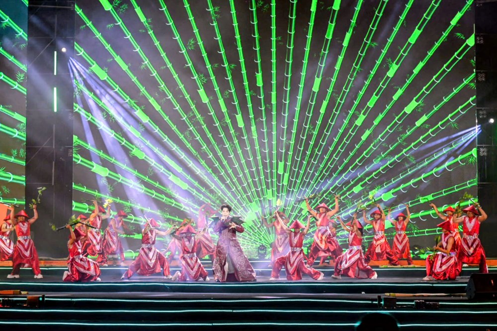 TP.HCM bừng sáng đêm khai mạc LHP Việt Nam và đón nhận danh hiệu UNESCO ‘Thành phố sáng tạo toàn cầu về điện ảnh’ - ảnh 26