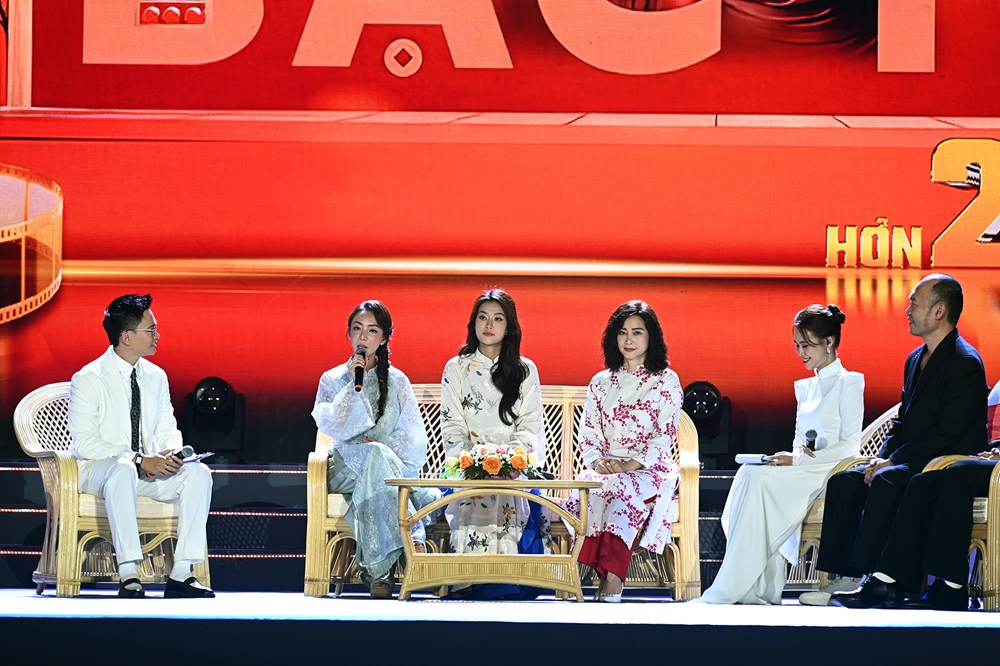 Đêm giao lưu cùng các đoàn phim tại sân khấu đường Nguyễn Huệ - ảnh 2