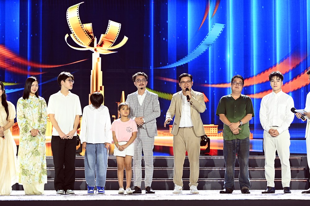 Đêm giao lưu cùng các đoàn phim tại sân khấu đường Nguyễn Huệ - ảnh 4