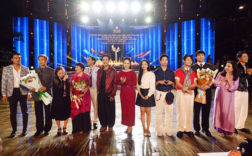 Đêm giao lưu cùng các đoàn phim tại sân khấu đường Nguyễn Huệ - ảnh 7