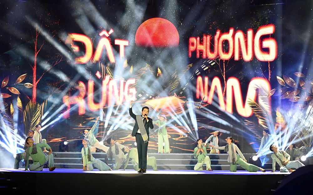 Đêm giao lưu cùng các đoàn phim tại sân khấu đường Nguyễn Huệ - ảnh 9