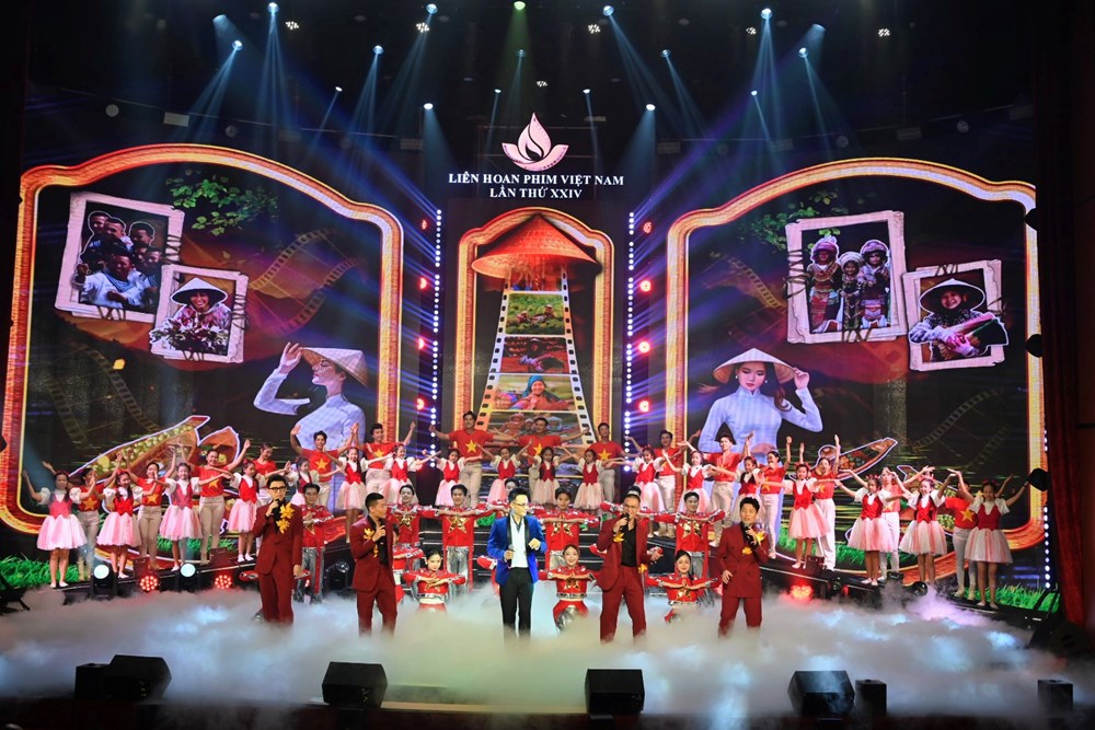 'Mưa đỏ' đoạt Bông sen Vàng 2025 - ảnh 3