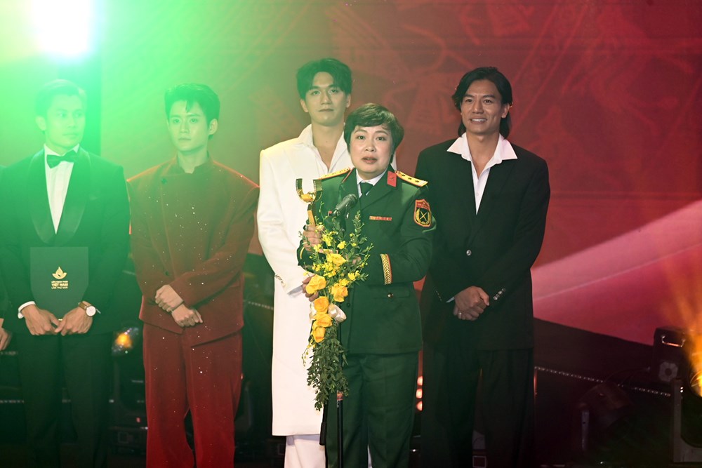 Hiếu Nguyễn có hai phim cùng đoạt giải Vàng và Bạc tại LHP Việt Nam lần thứ XXIV - ảnh 1