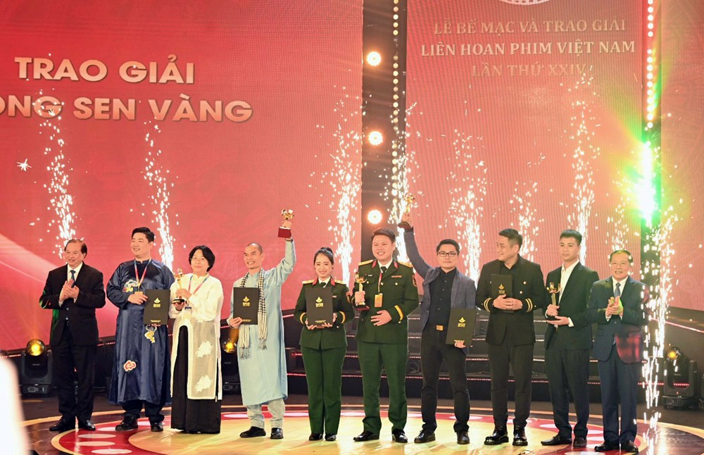 'Mưa đỏ' đoạt Bông sen Vàng 2025 - ảnh 2