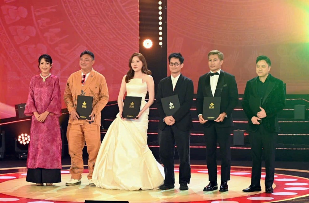 'Mưa đỏ' đoạt Bông sen Vàng 2025 - ảnh 14