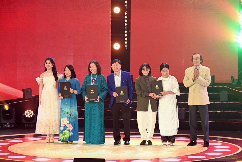 'Mưa đỏ' đoạt Bông sen Vàng 2025 - ảnh 12