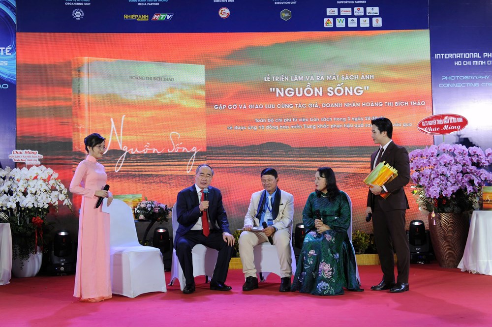 Triển lãm và ra mắt sách ảnh ‘Nguồn sống’ - ảnh 1