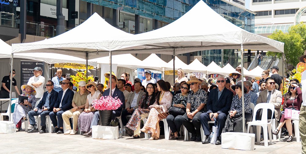 Tết Việt giữa lòng Tây Úc và những tấm lòng hướng về miền Trung - ảnh 1