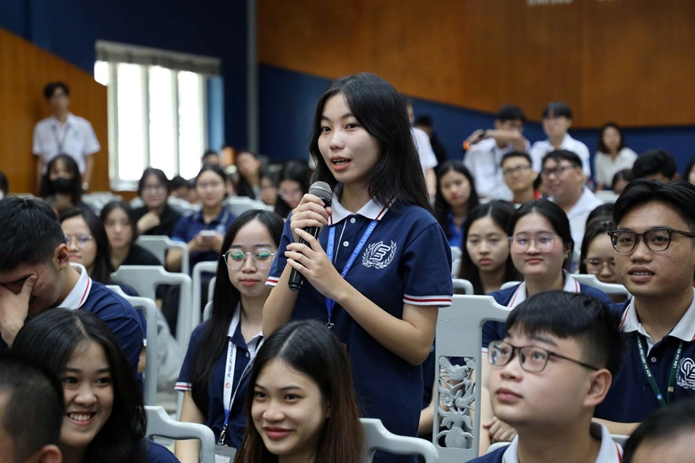 Cuộc thi tìm hiểu pháp luật về ATGT thu hút đông sinh viên - ảnh 3