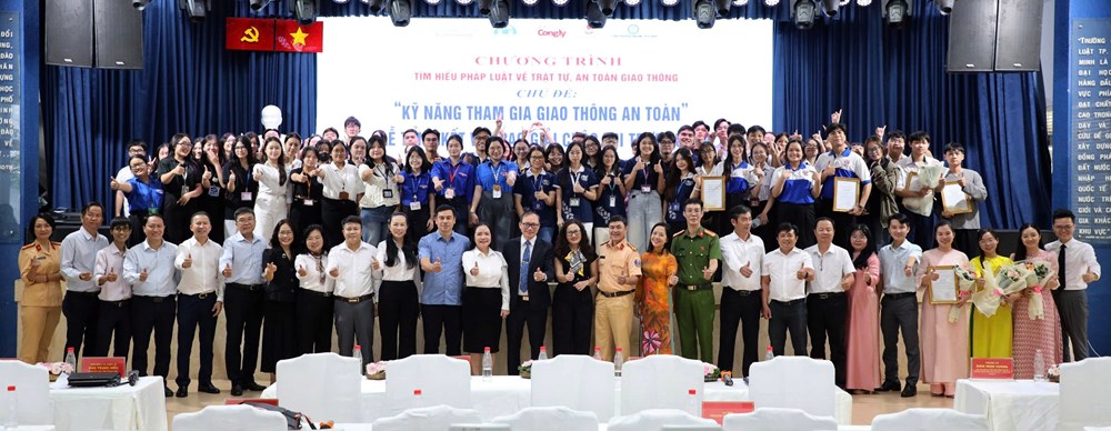 Cuộc thi tìm hiểu pháp luật về ATGT thu hút đông sinh viên - ảnh 1