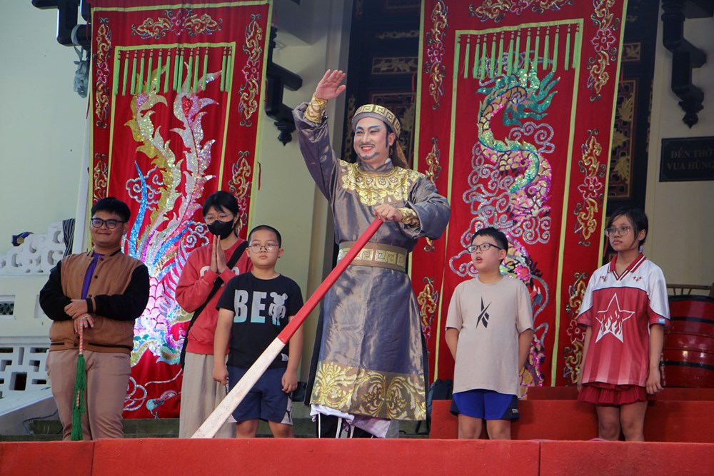 Hát Bội rực rỡ giữa không gian đô thị - ảnh 6