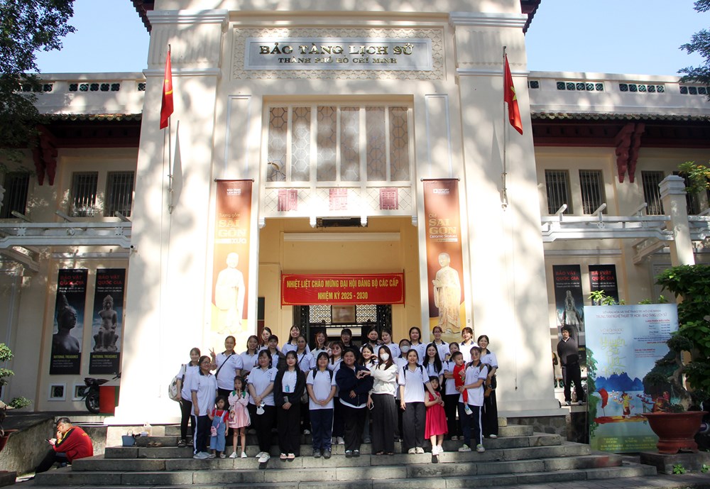 TP.HCM: Cuối năm, dòng người tìm về di tích, bảo tàng - ảnh 2