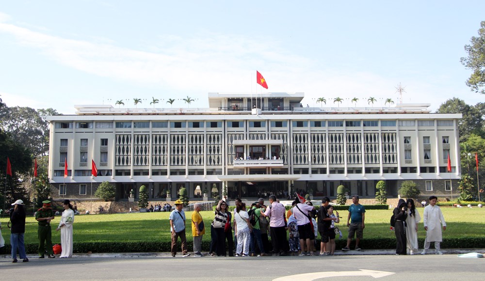 TP.HCM: Cuối năm, dòng người tìm về di tích, bảo tàng - ảnh 8