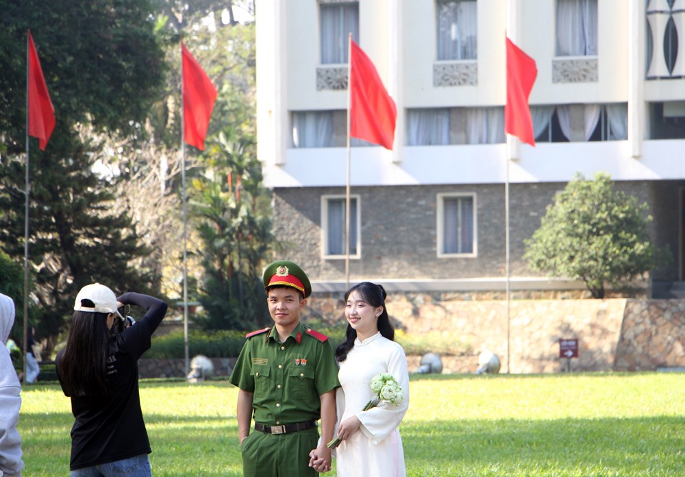 TP.HCM: Cuối năm, dòng người tìm về di tích, bảo tàng - ảnh 9