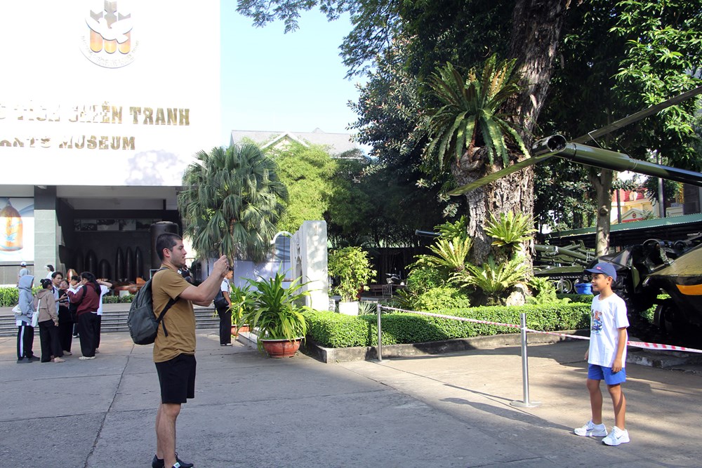 TP.HCM: Cuối năm, dòng người tìm về di tích, bảo tàng - ảnh 10