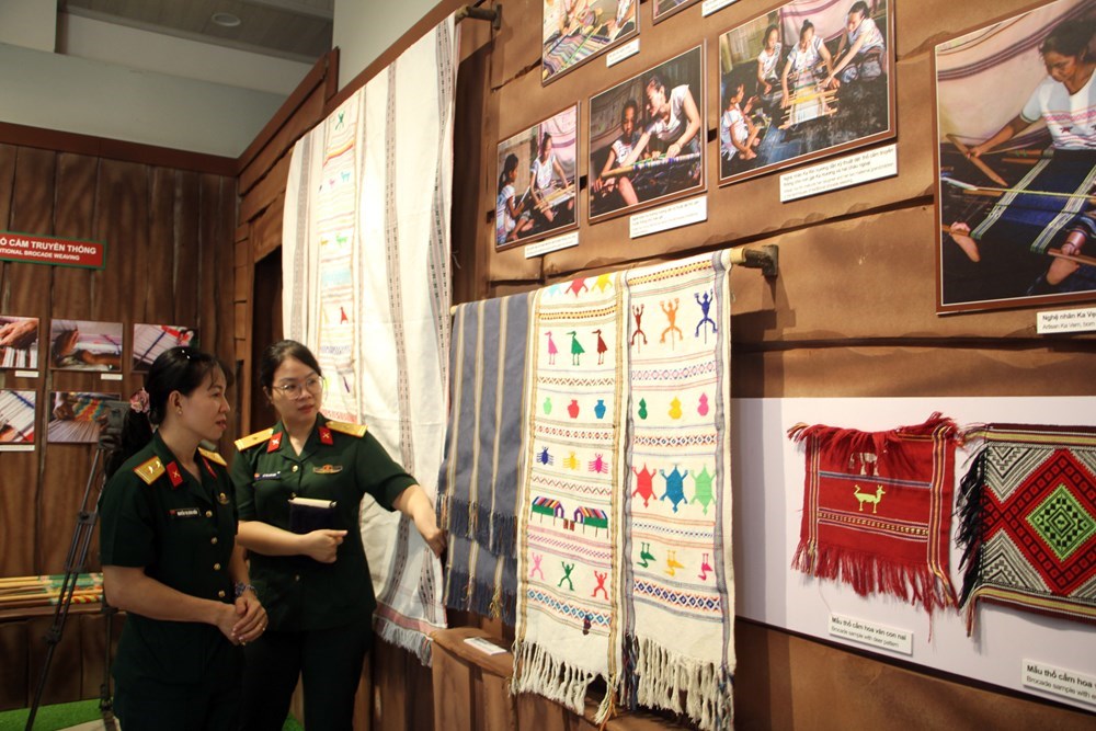 TP.HCM: Cuối năm, dòng người tìm về di tích, bảo tàng - ảnh 5