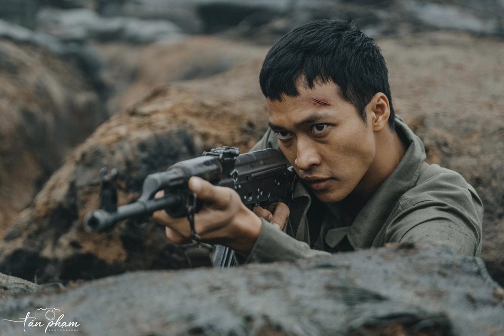 Lâm Thanh Nhã - phim 'Mưa đỏ' cùng nhóm FC tổ chức Giáng sinh cho trẻ em Tam Bình - ảnh 3