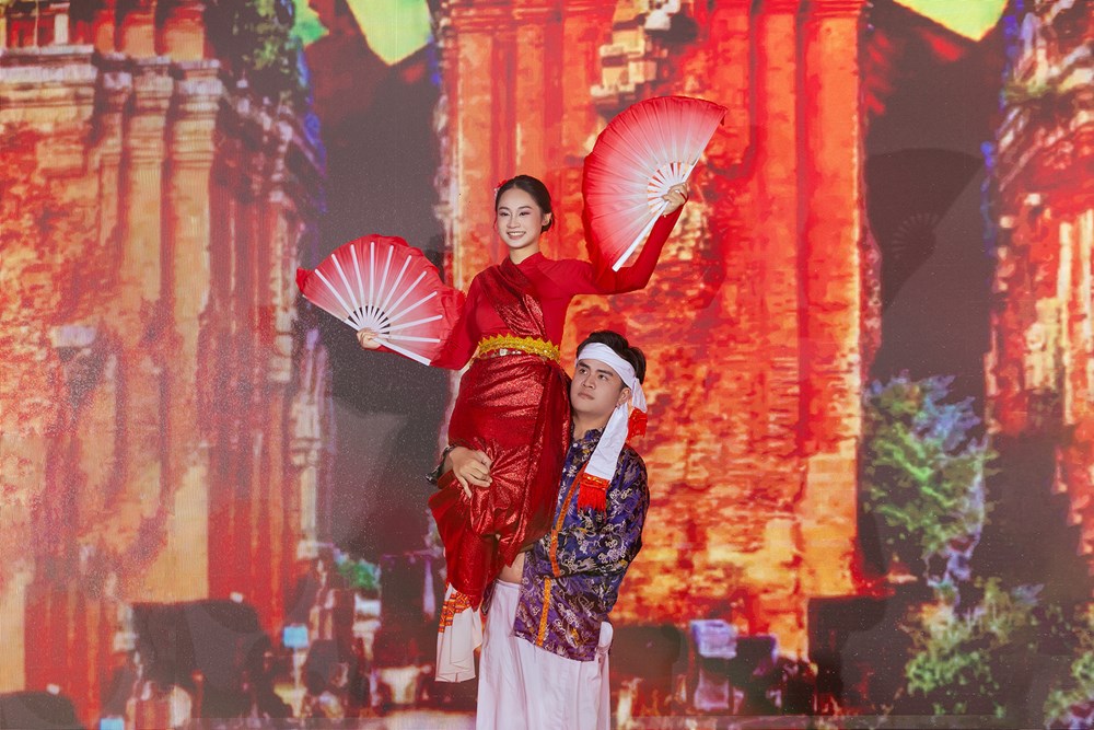 Hoa hậu Sinh viên Hòa bình Việt Nam gây quỹ hơn 386 triệu đồng - ảnh 2