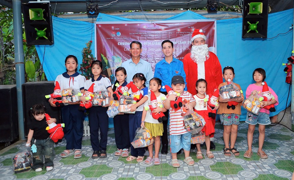 Lan tỏa yêu thương qua “Đêm Giáng sinh an lành 2025” tại Đồng Tháp - ảnh 1