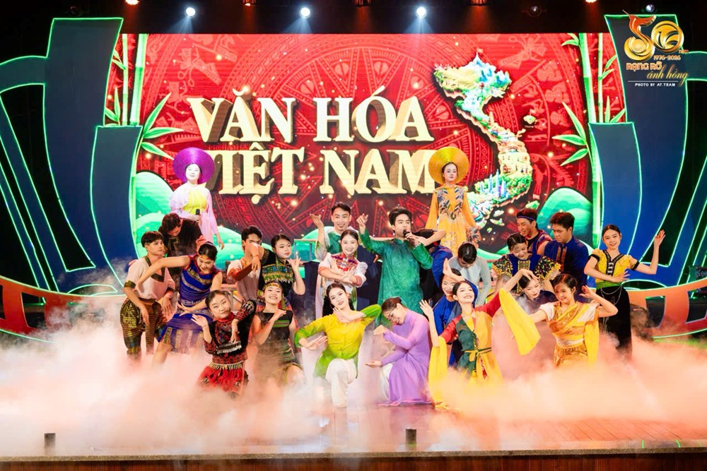 Sinh viên Văn hóa tổ chức sự kiện '50 năm - Rạng rỡ ánh hồng' - ảnh 1