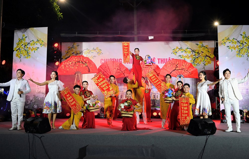 Chương trình nghệ thuật “Thành phố mùa xuân” chào mừng năm mới 2026 - ảnh 1