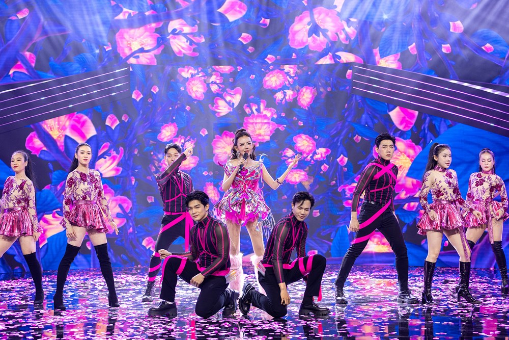 Cẩm Ly, Thanh Ngọc, Hồ Trung Dũng cùng dàn hoa hậu, á hậu hát “Chào năm mới 2026” - ảnh 6