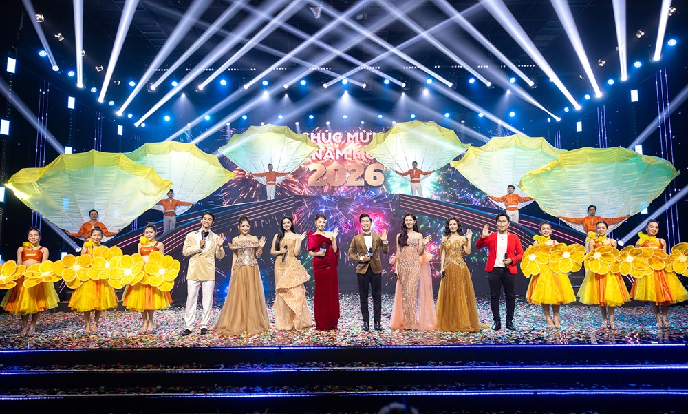 Cẩm Ly, Thanh Ngọc, Hồ Trung Dũng cùng dàn hoa hậu, á hậu hát “Chào năm mới 2026” - ảnh 1