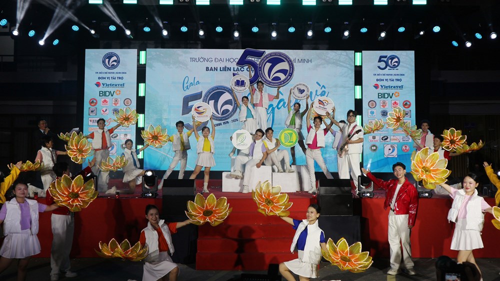 Xúc động chương trình giao lưu nghệ thuật Gala “50 năm - Ngày về“ - ảnh 1