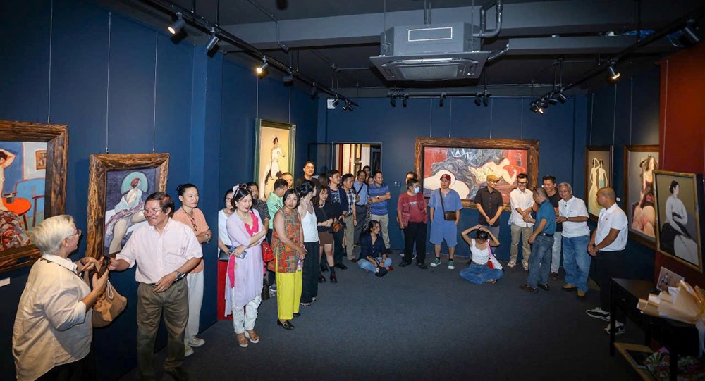 Triển lãm tranh sơn dầu “Sắc thân” của họa sĩ Đặng Văn Tứ - ảnh 1