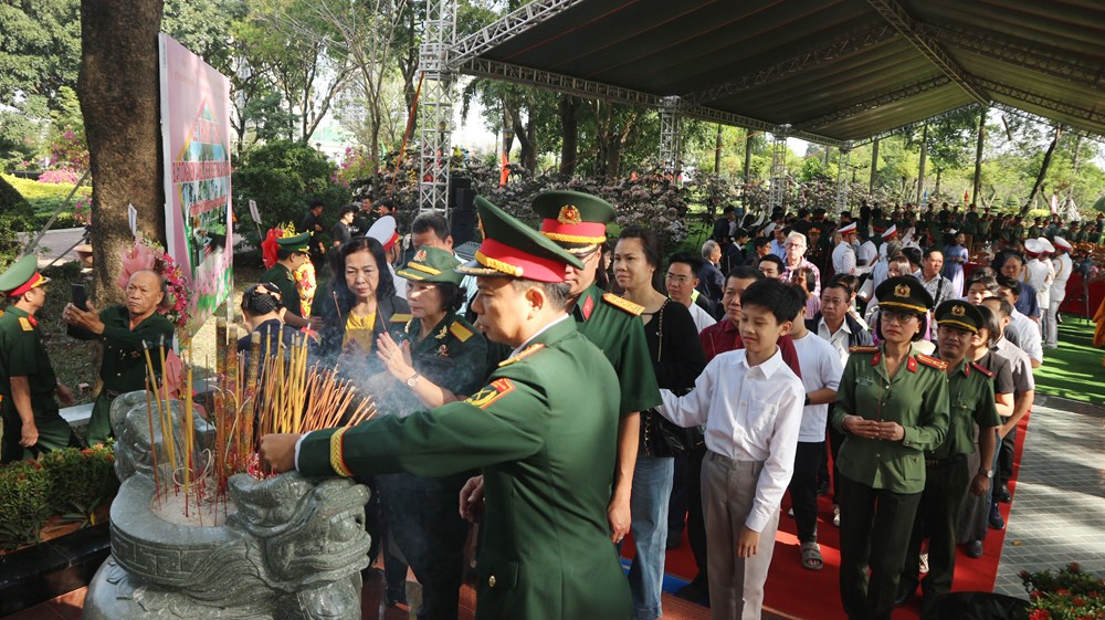 Tri ân, giáo dục truyền thống gắn với du lịch văn hóa - ảnh 7