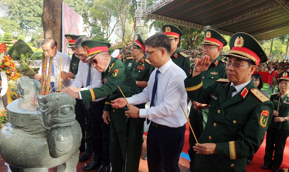 Tri ân, giáo dục truyền thống gắn với du lịch văn hóa - ảnh 5